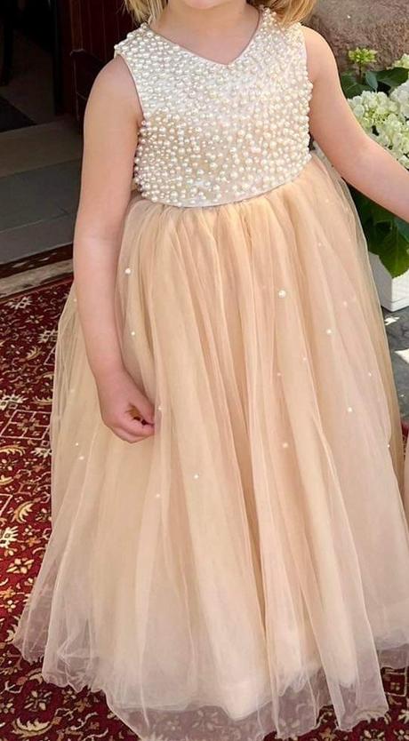 Slávnostné šaty, 104