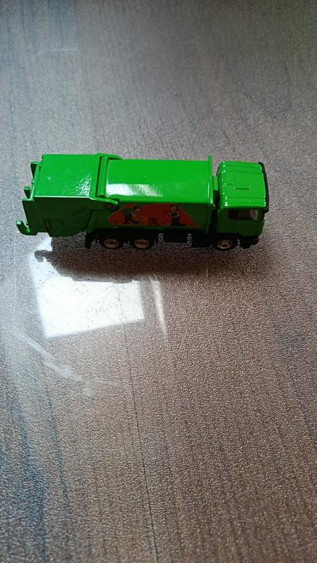 Autíčka a motorka,