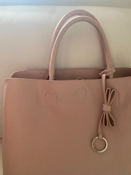 Kabelka reserved, reserved