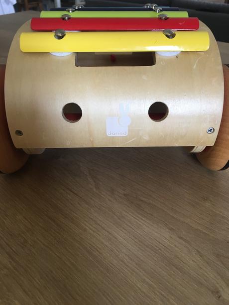 Drevený vozík so xylofónom janod,