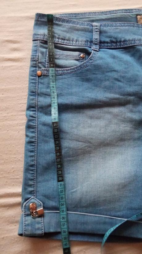 Dámske kraťasy, 36