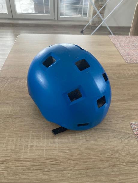 Prilba na bicykel, s