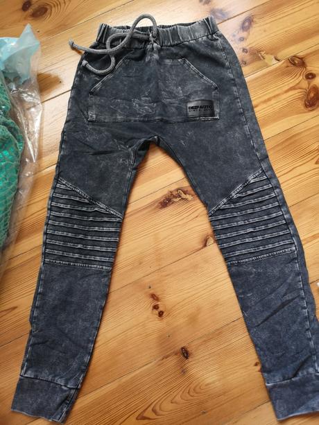 Tepláky despacito, 134