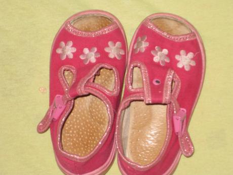 Sandálkové papučky, 23