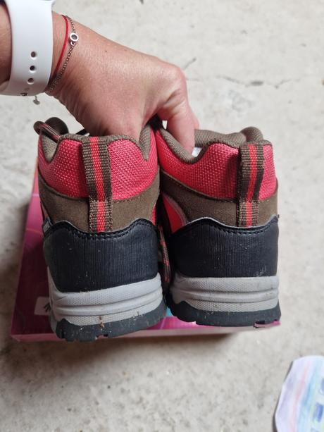 Vyššie topánky, 32