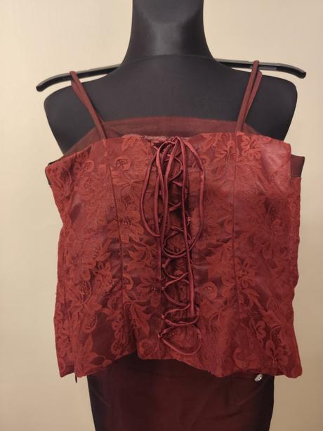 Slávnostnejší bordový štvorkostým annis juzina, 38