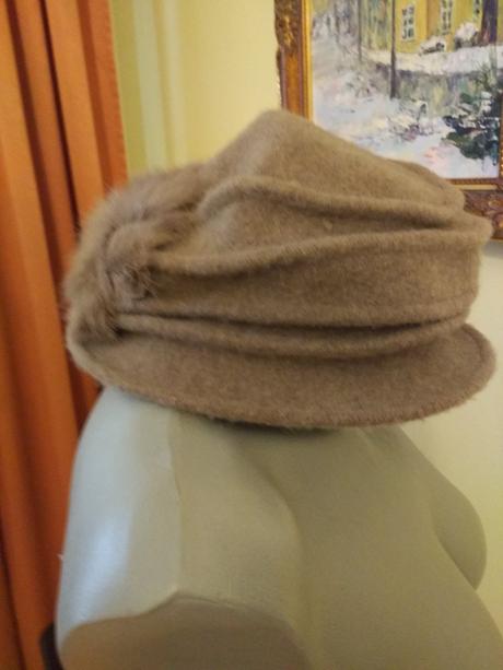 Vlnená čiapka - klobúčik, 