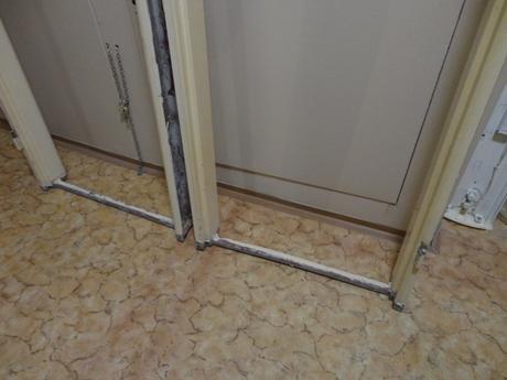 Zárubeň na dvere - kovová, 