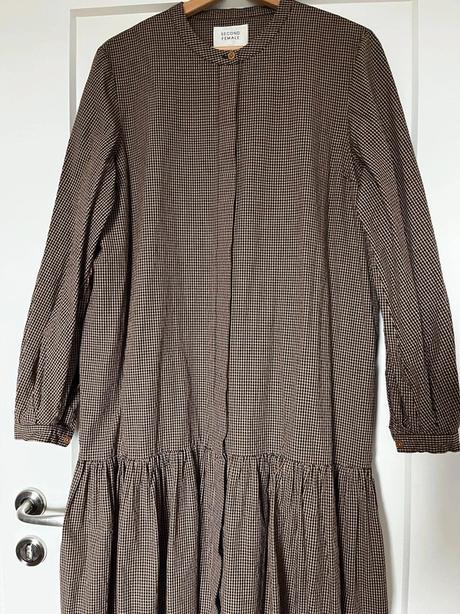 Second female saty, 40