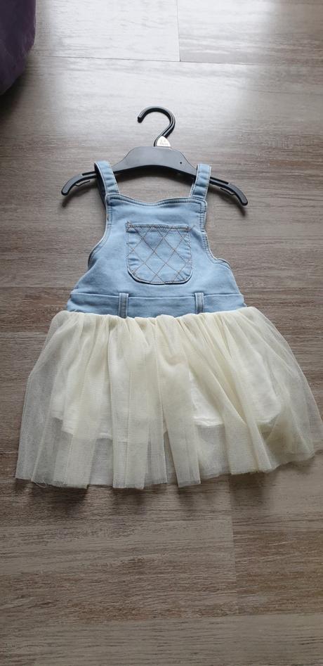 Satky s tylovou suknickou, 74