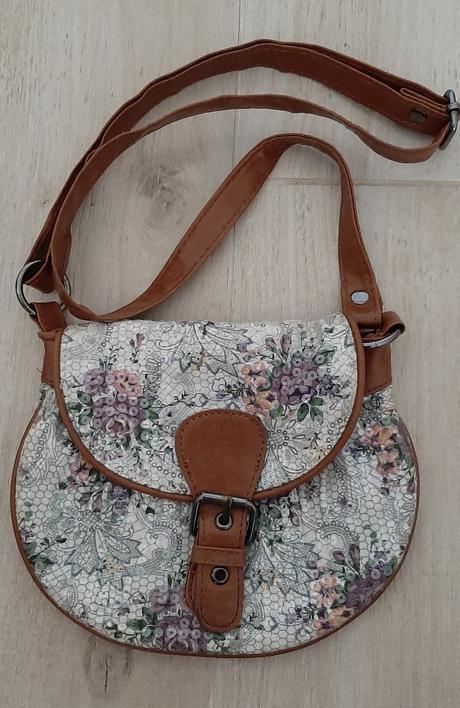 Kabelka s trbletkami, 