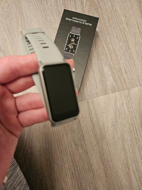 Armodd hodinky s gps,