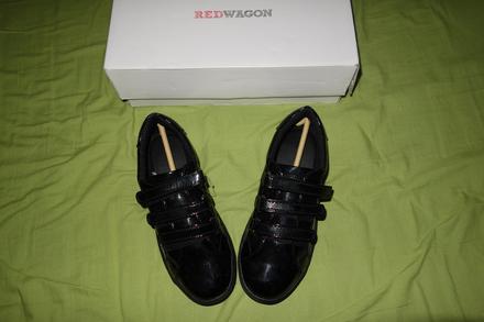 Nove tenisky redwagon, 34 / 35