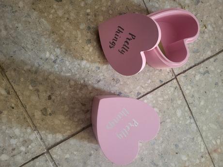 Ruzova srdieckova sperkovnica nova, 