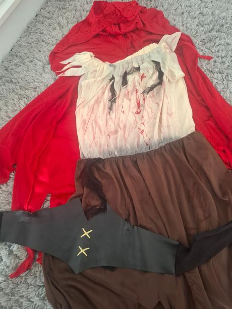 Kostým zombie červená čiapočka,