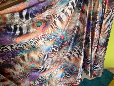 Nádherne spoločenské, s