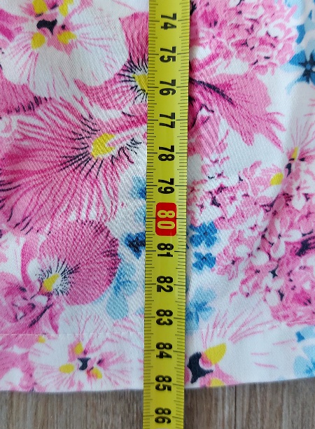 Ružové kvetinové šaty, 38