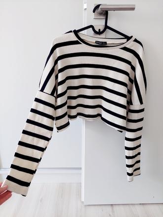 Čierno-biely pásikavý croptop, s