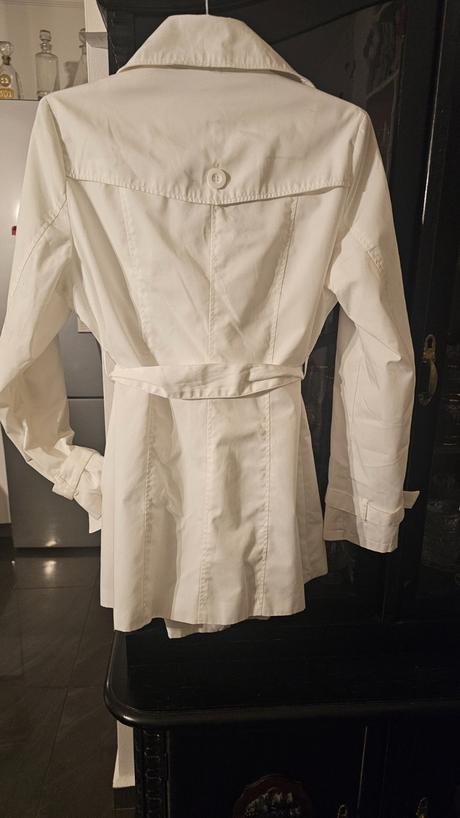 Biely trenčkot, plášť, gate,l