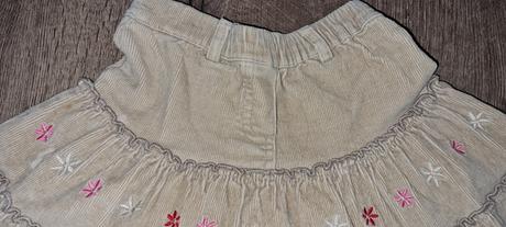 Bledohnedá sukňa, 110