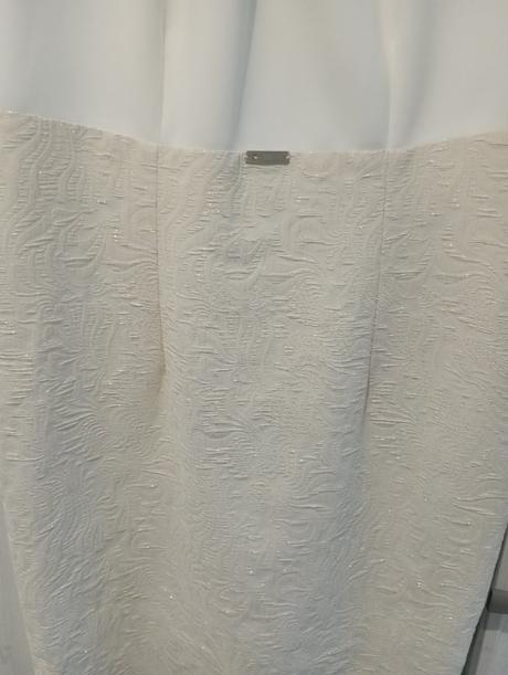 Spoločenské šaty, 44