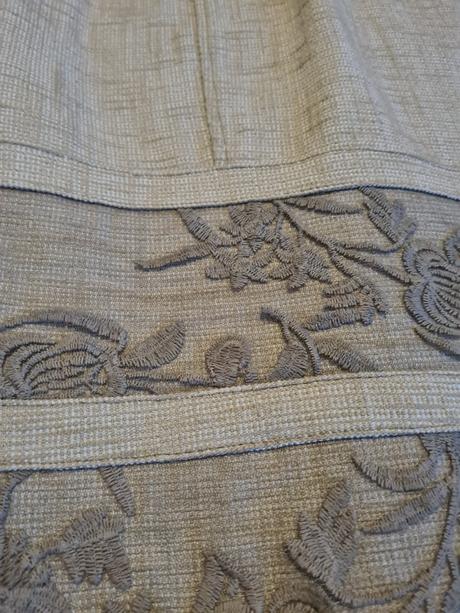 Nádherné šaty s krásnou čipkou s, s