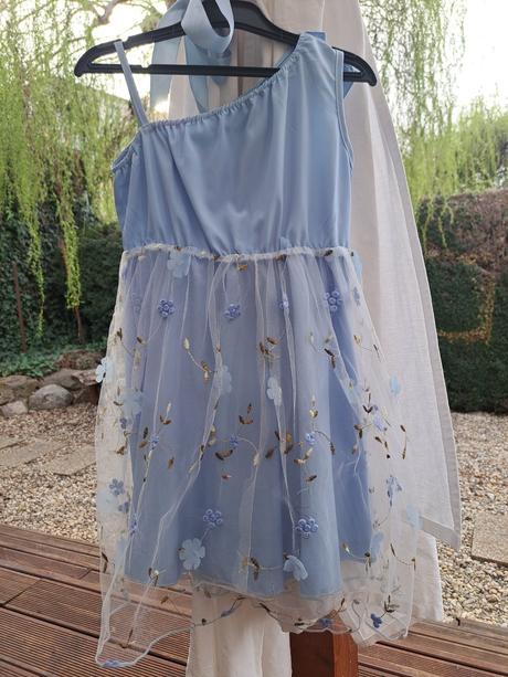 Šaty na oslavu, 128