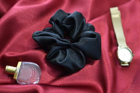 Čierna midi scrunchie gumička, 