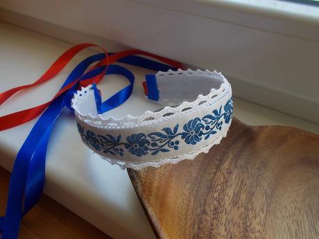 Folklórne čelenky s paličkovanou čipkou,