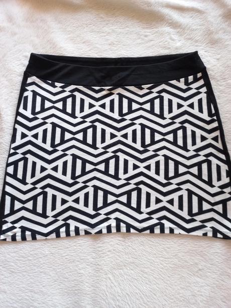 Čierno biela sukňa, l