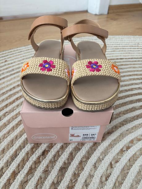 Sandalky kvietkove, deichmann,37