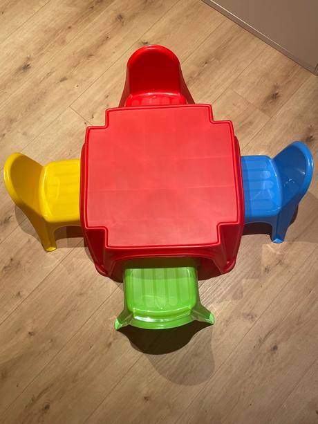 Detský plastový stôl so stoličkami 4ks, 