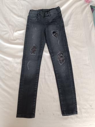 Džínsy s flitrami, 146