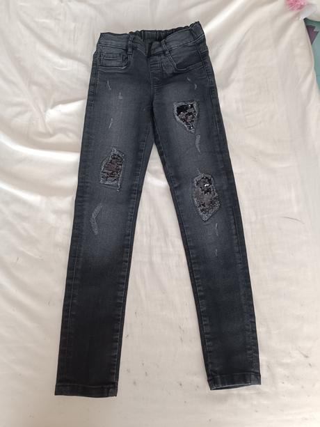 Džínsy s flitrami, 146