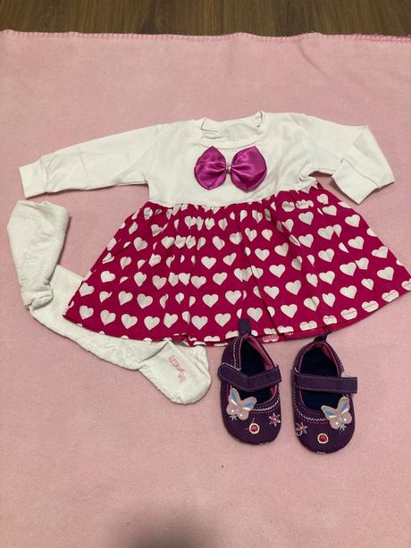 Šaty so srdiečkami, 68