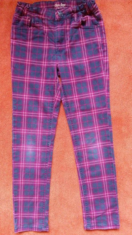 Dvoje kárované rifle, asi na 7-8 r., spolu len, 122