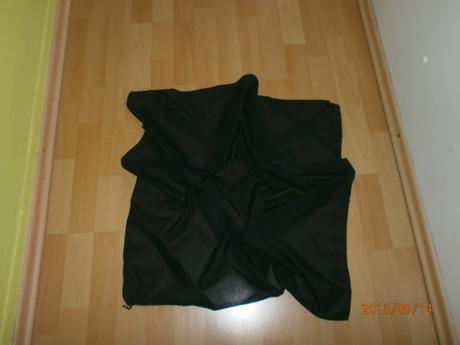 Čierna  a tyrkysová šatka, <50