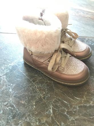 Čižmičky s kozusinkou, 26