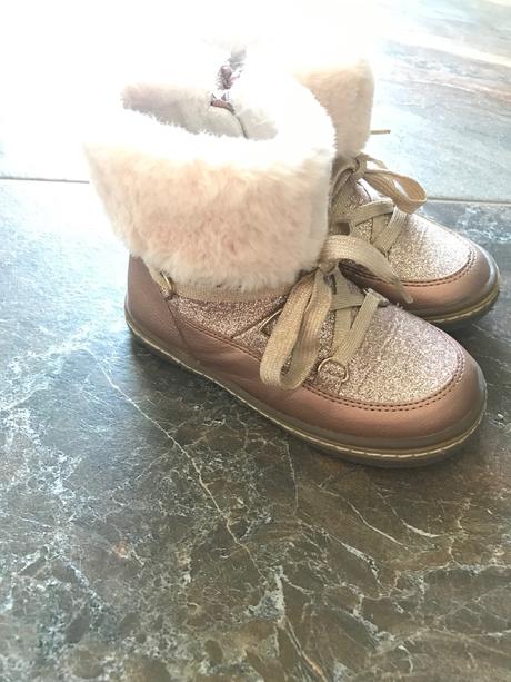 Čižmičky s kozusinkou, 26