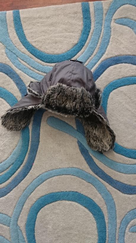 Čiapka s umelou kožušinou, 58