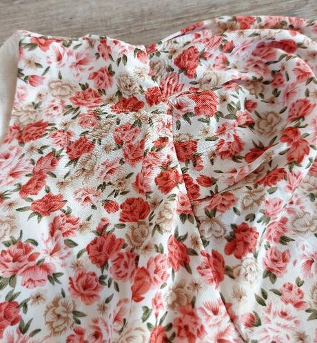 Romantické šaty s ružičkami, s