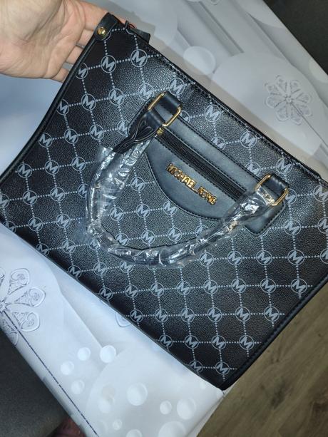 Nova čierna kabelka,