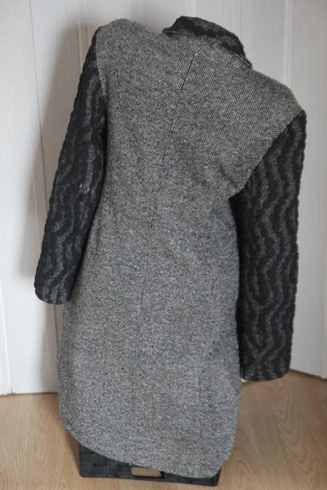 Štýlový šedo čierny kabát l, l