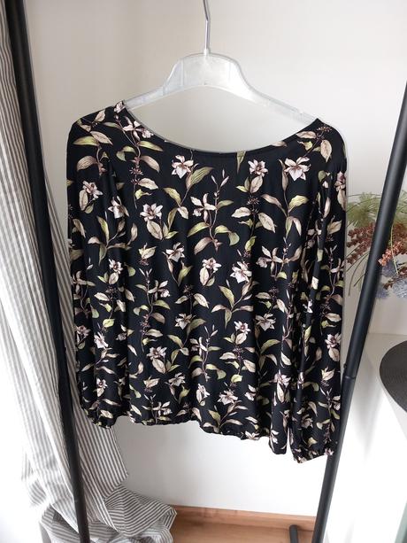 Vzorovaná blúzka s viazaním na chrbte, m