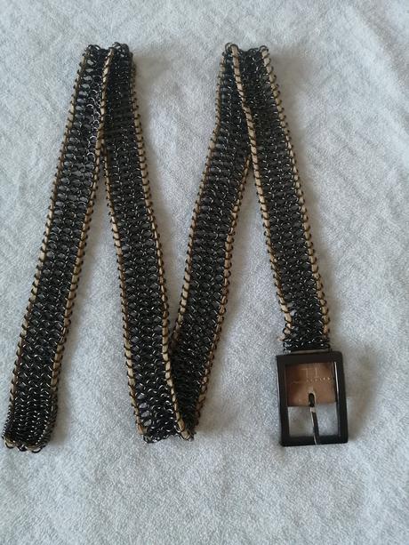 Mng opasok z kovových krúžkov, mango