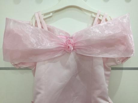 Saténové spoločenské šaty, 140