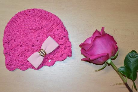 Háčkovaná čiapočka s kvetom, <50 - 158