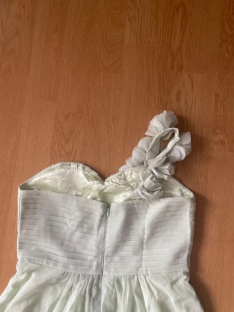 Šaty pre družičku, 140