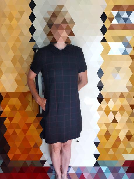 Čierne elegantné šaty s golierom, m