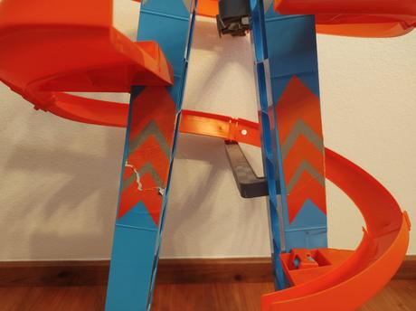 Hot wheels autodráha turbo boost gjm76 + garáž,